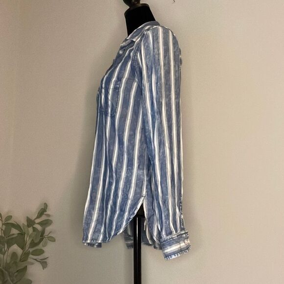 Women’s American Eagle Button Down Shirt. Size XS - Picture 3 of 9